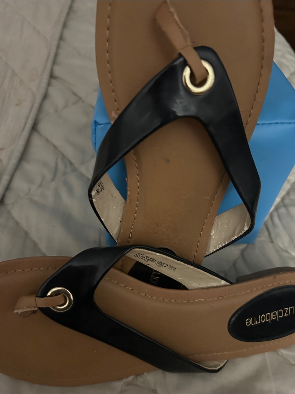 Liz Claiborne Black Strap Tan Footbed Thong Sandals